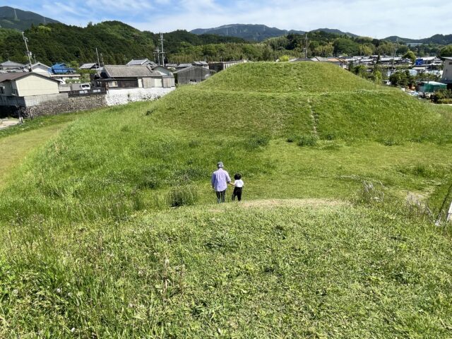 金山古墳で自然と戯れる